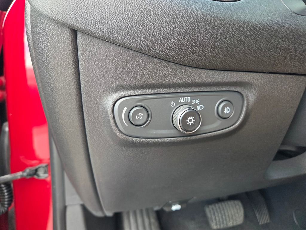 Used 2020 Chevrolet Equinox LT image 23