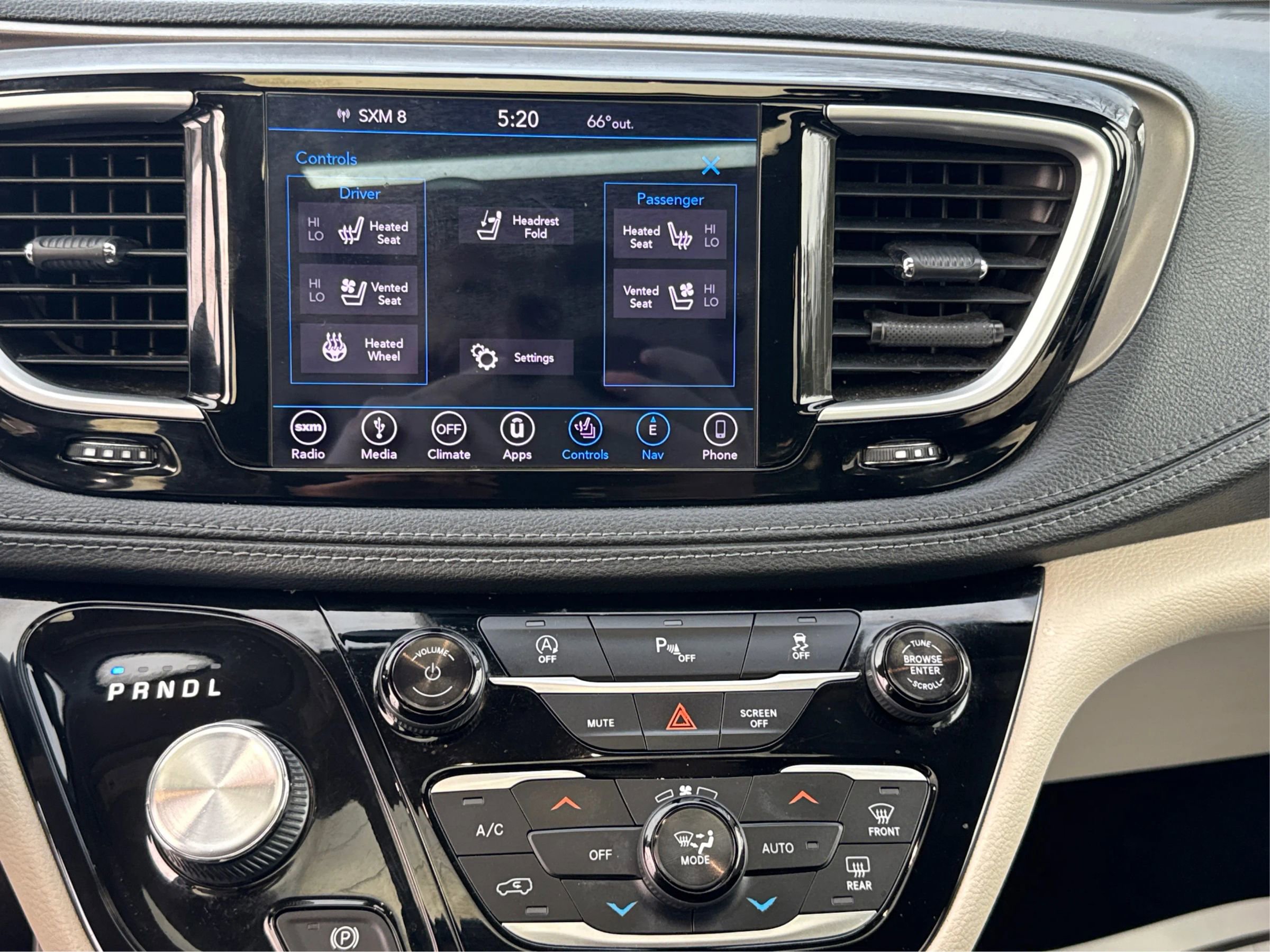 Used 2018 Chrysler Pacifica Limited FWD image 30