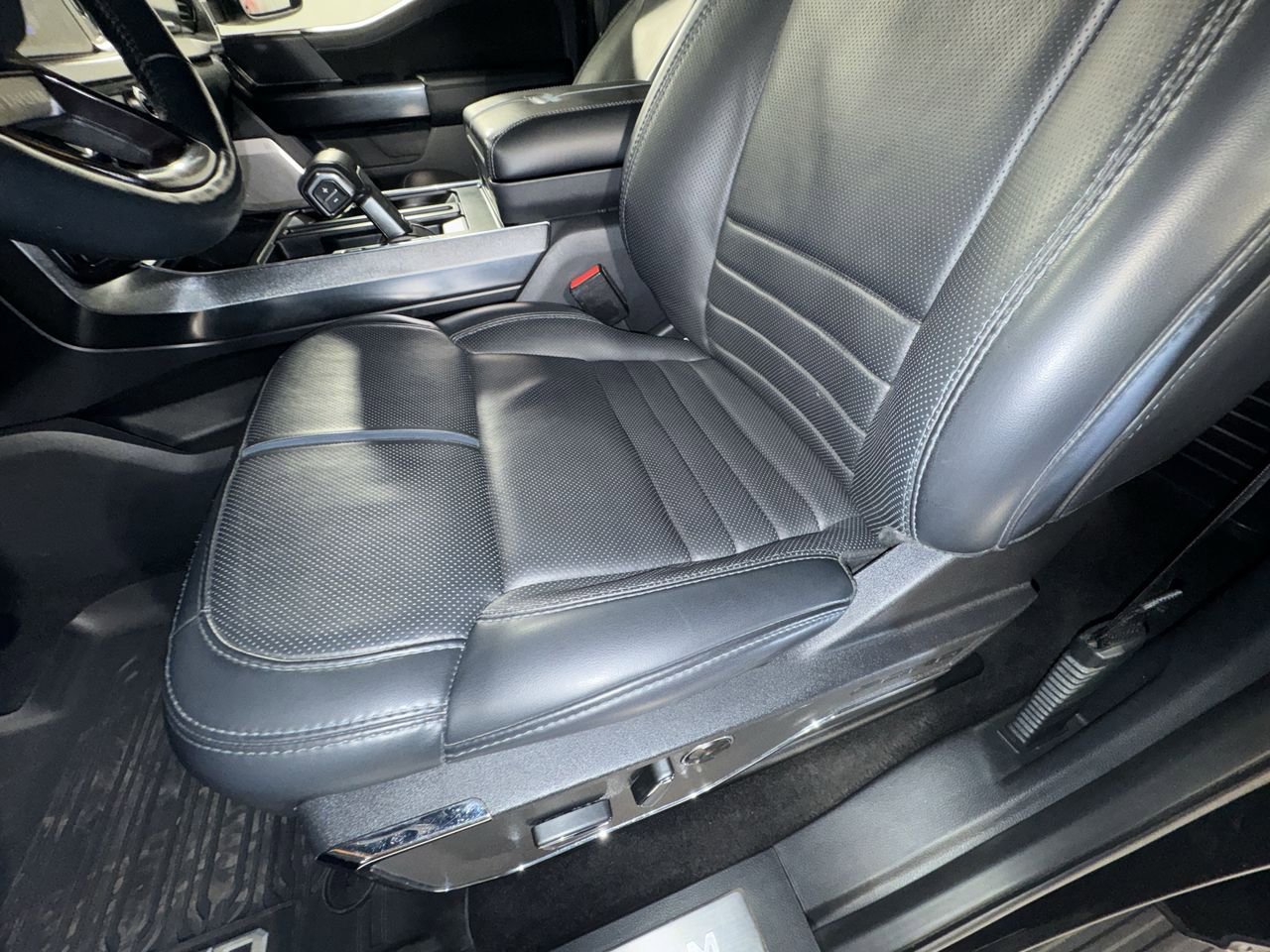 Used 2024 Ford F150 Platinum w/ FX4 Off-Road Package image 20