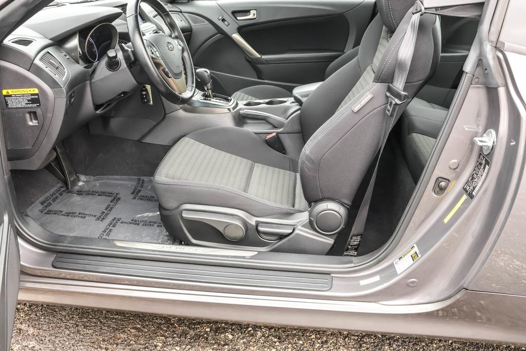 Used 2013 Hyundai Genesis 2.0T image 16
