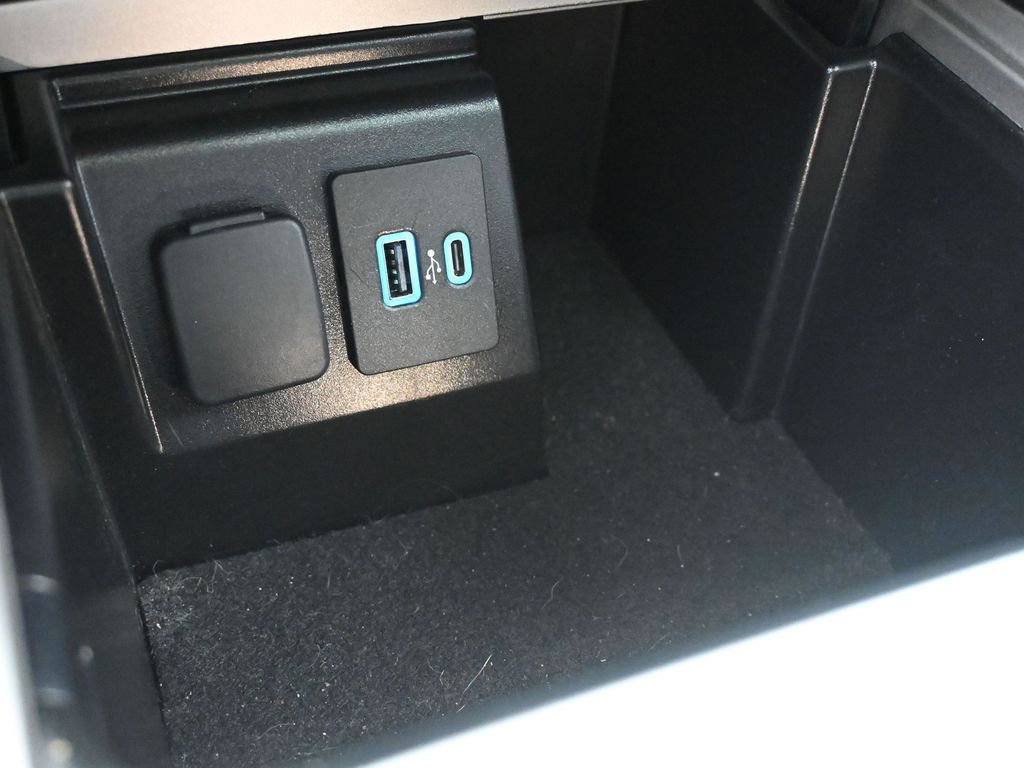 Used 2023 Ford Explorer ST-Line w/ Class IV Trailer Tow Package image 18