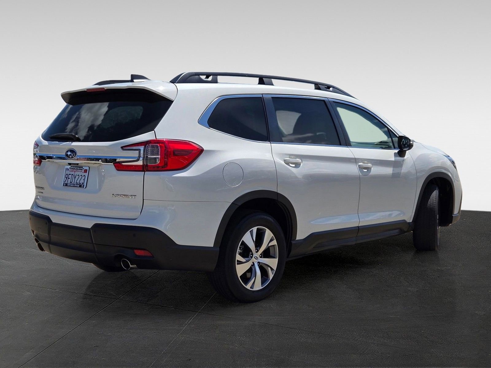 Used 2023 Subaru Ascent Premium w/ Convenience Package AWD/4WD image 4