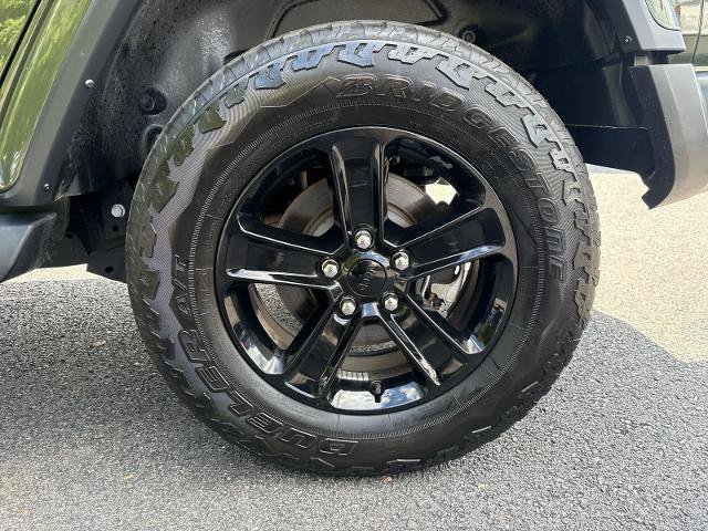 Used 2023 Jeep Wrangler Unlimited Sahara AWD/4WD image 12