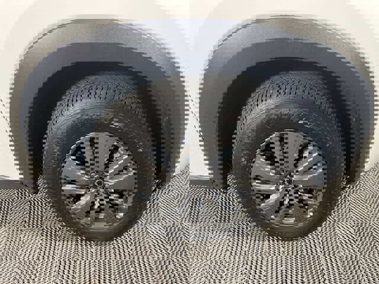 Used 2025 Nissan Pathfinder SV image 10