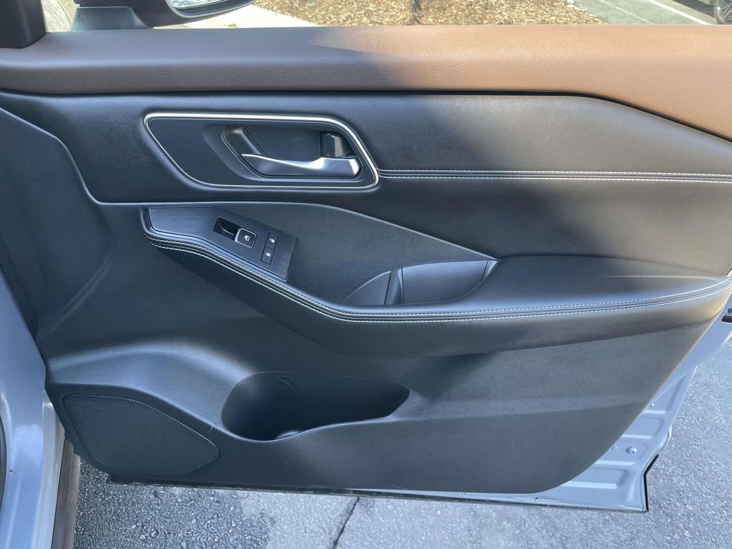 Used 2021 Nissan Rogue SL w/ Premium Package image 47