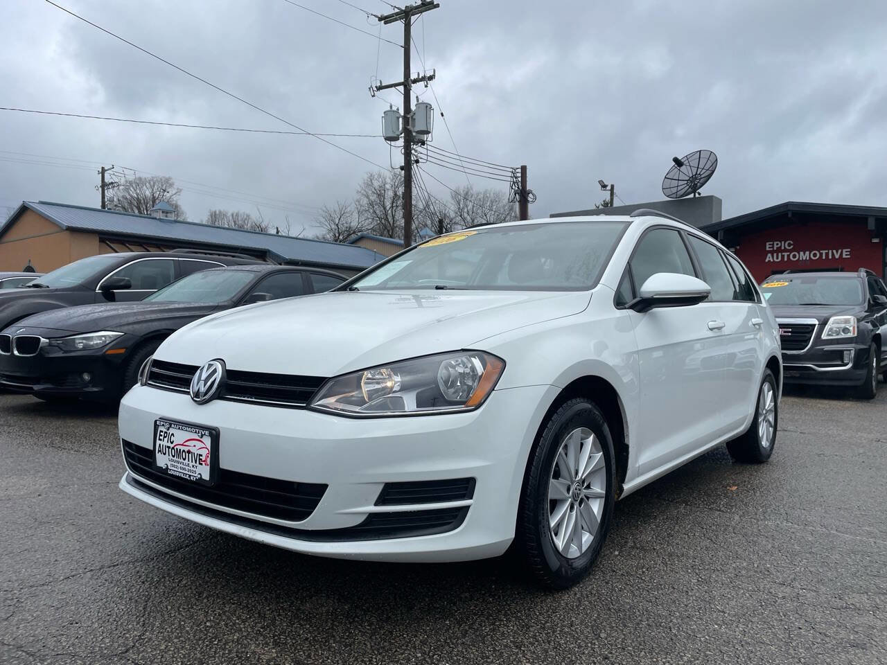 Used 2016 Volkswagen Golf S image 1