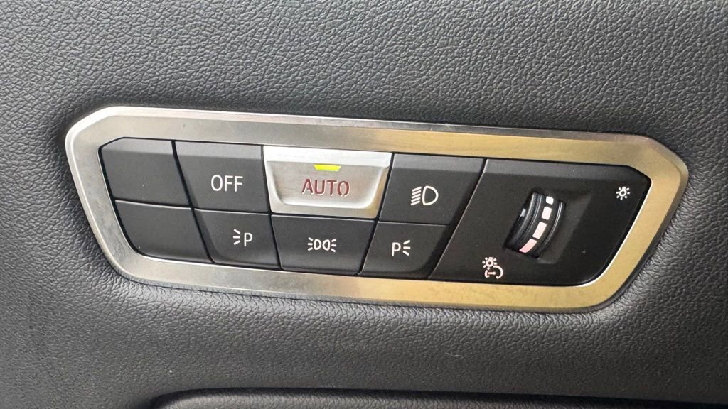 Used 2023 BMW X6 xDrive40i w/ M Sport Package image 24