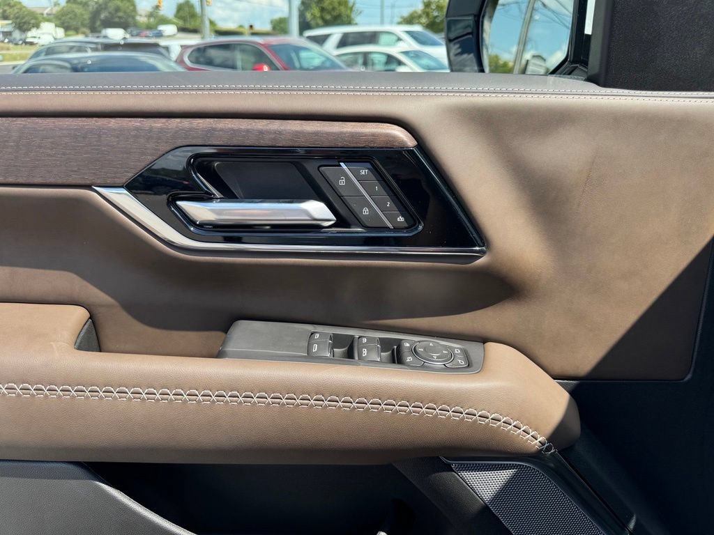 New 2026 GMC Yukon XL Denali Ultimate AWD/4WD image 13