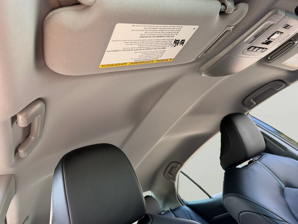 Used 2022 Toyota Camry XSE FWD image 6