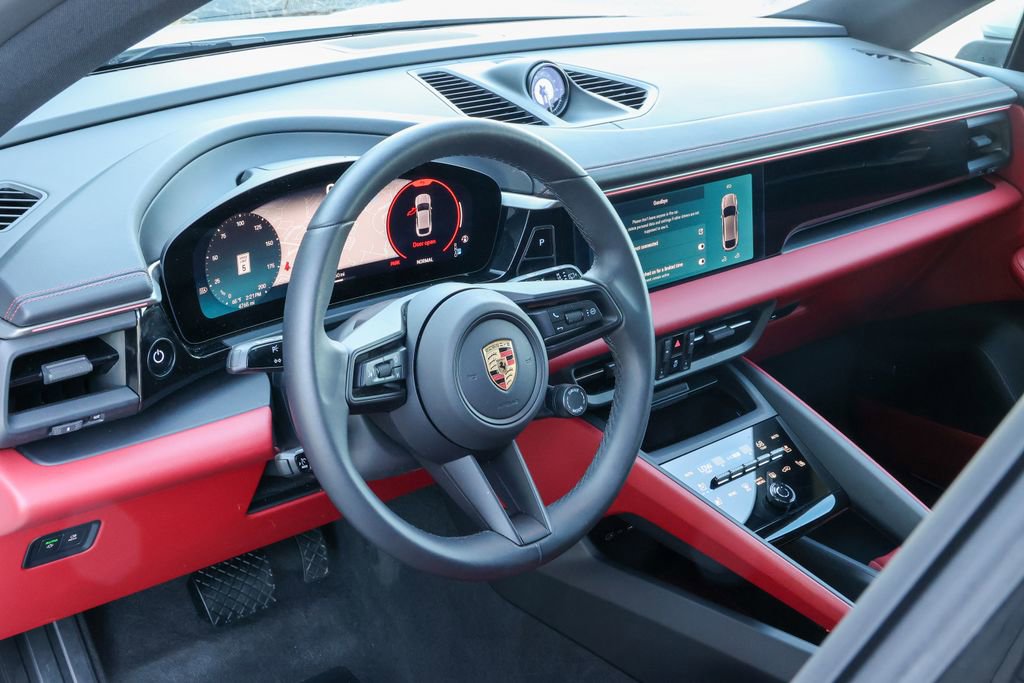 Certified 2025 Porsche Macan 4 Electric image 46