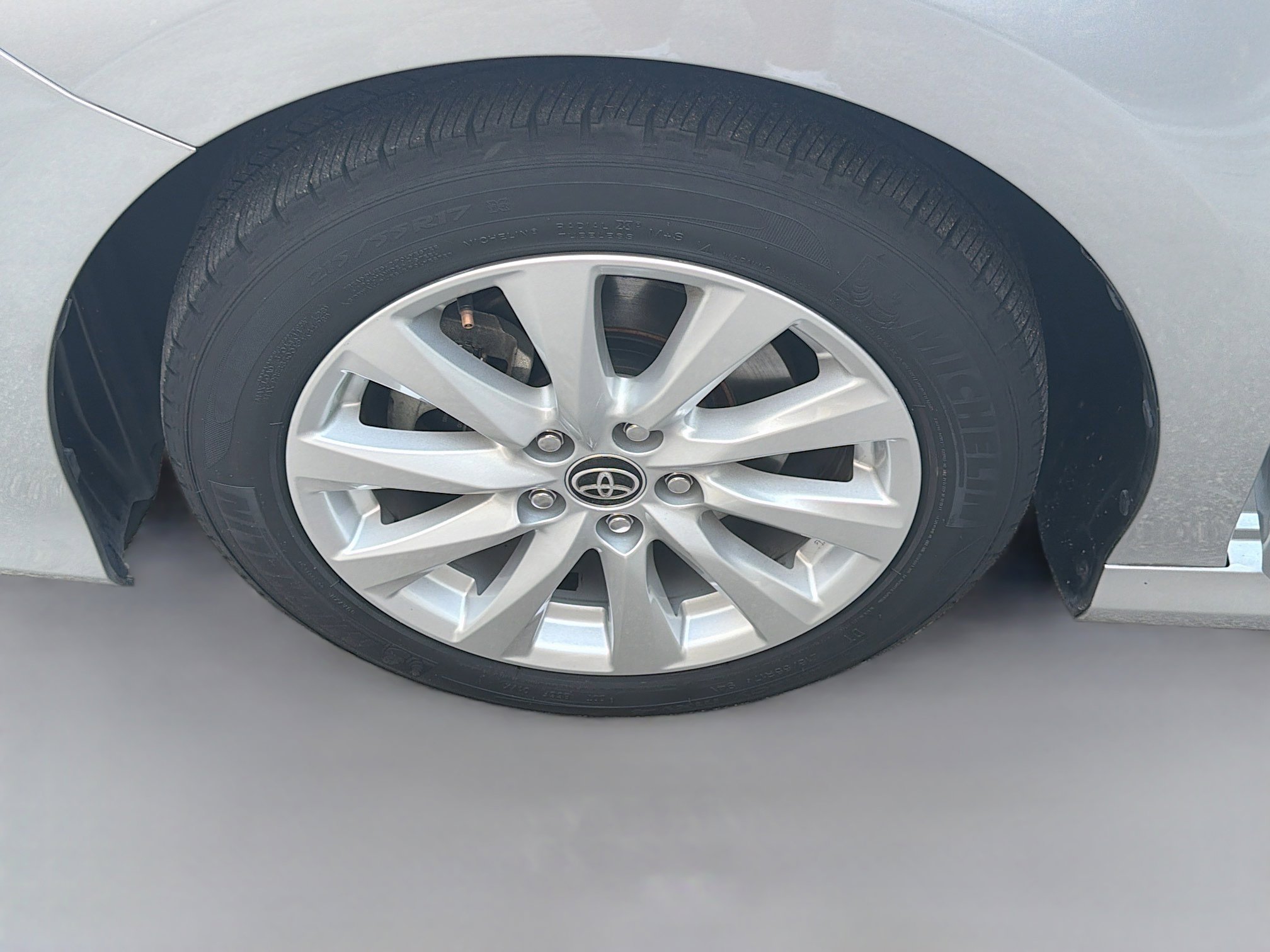 Used 2020 Toyota Camry LE FWD image 33