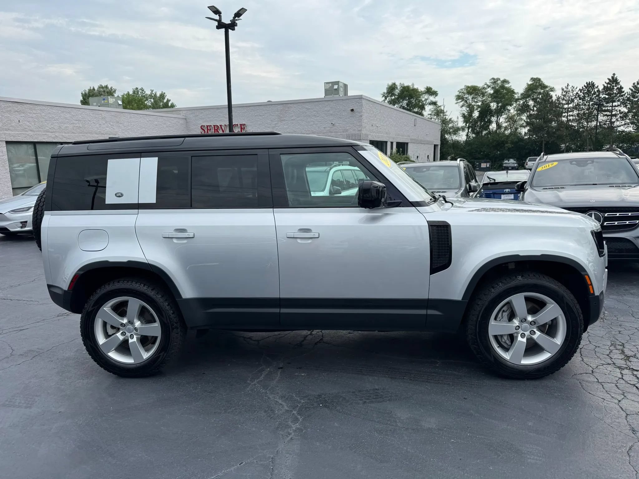 Used 2020 Land Rover Defender 110 HSE AWD/4WD image 4