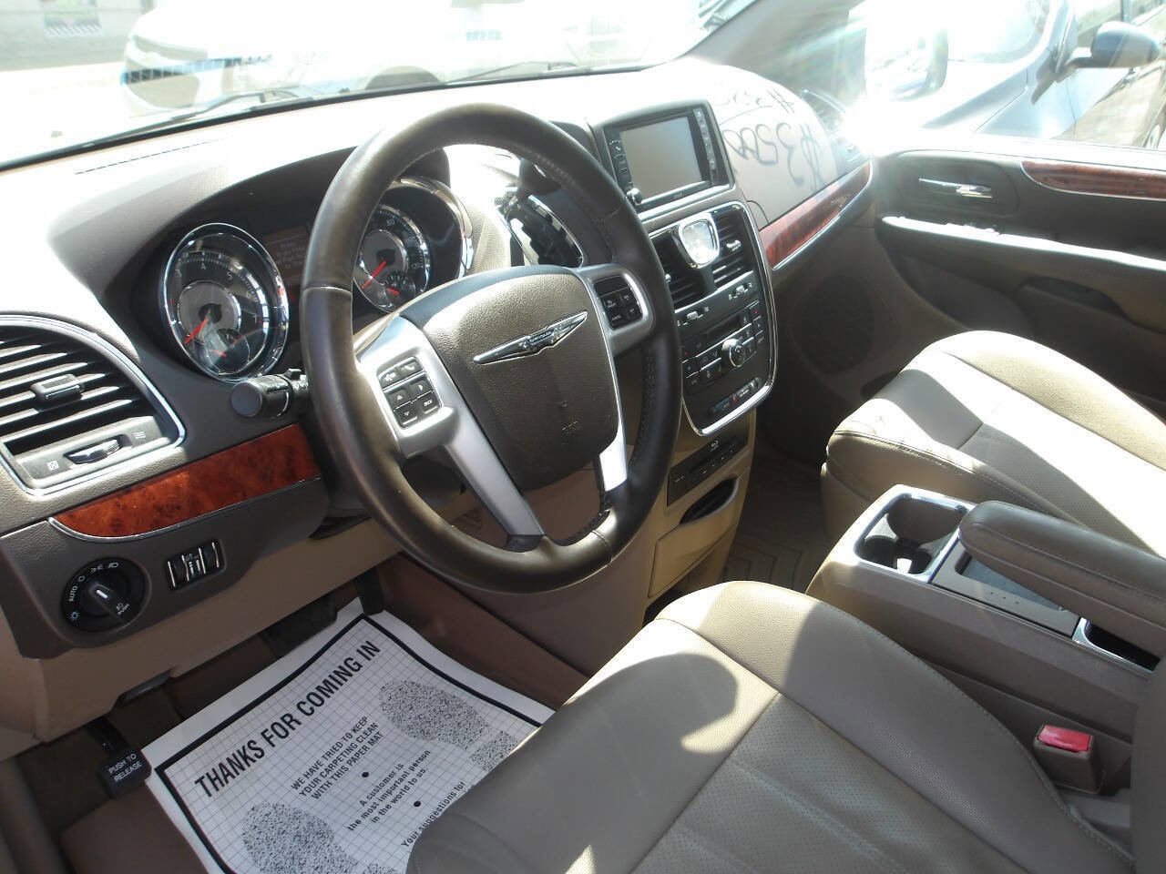 Used 2015 Chrysler Town & Country Touring-L w/ Driver Convenience Group image 12