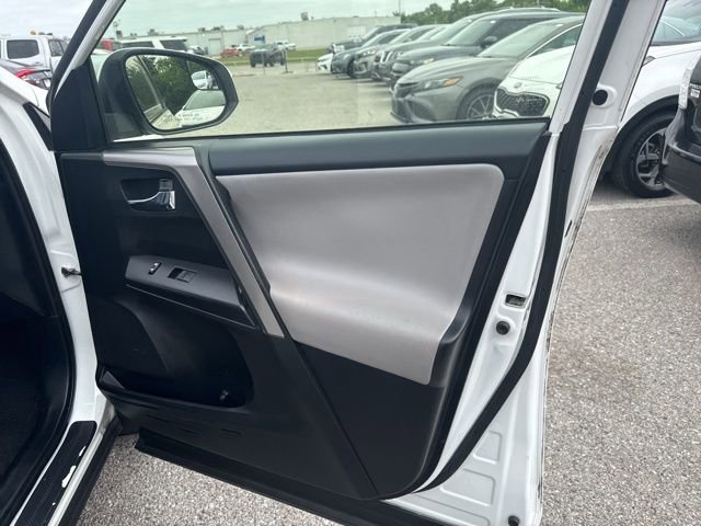 Used 2017 Toyota RAV4 XLE AWD/4WD image 15