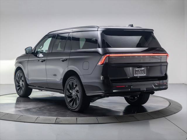 New 2026 Lincoln Navigator Reserve w/ Jet Appearance Package AWD/4WD image 3