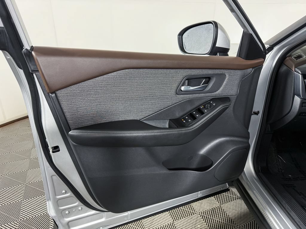 Certified 2023 Nissan Rogue SV FWD image 38