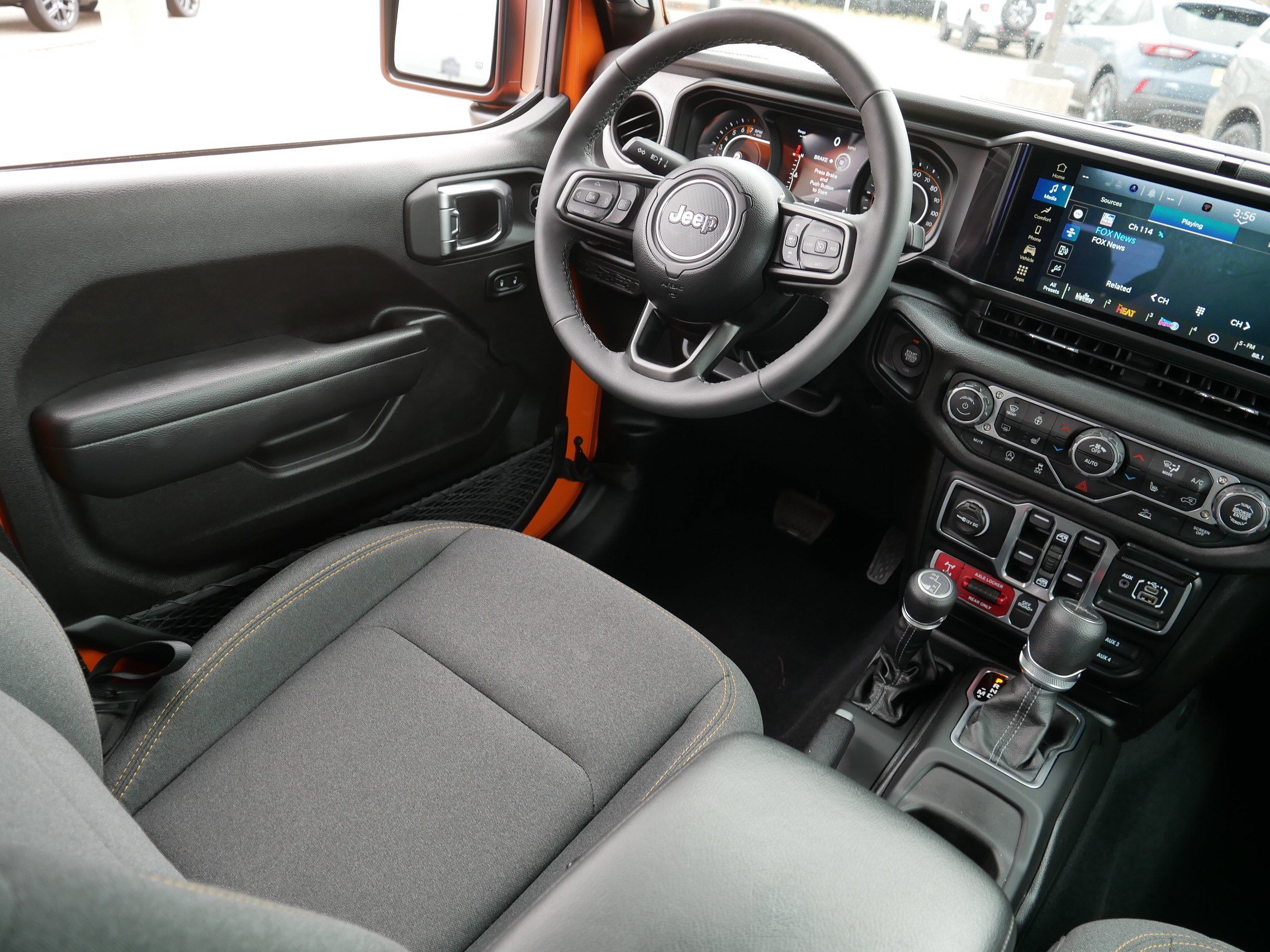 Used 2025 Jeep Gladiator Mojave AWD/4WD image 9
