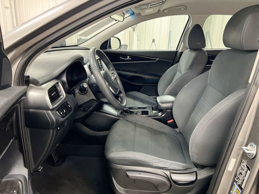 Used 2019 Kia Sorento LX image 19