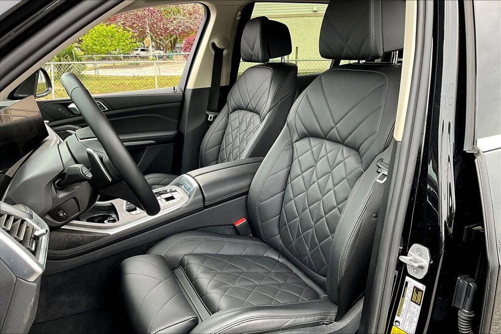 Used 2023 BMW X7 xDrive40i w/ Premium Package image 18