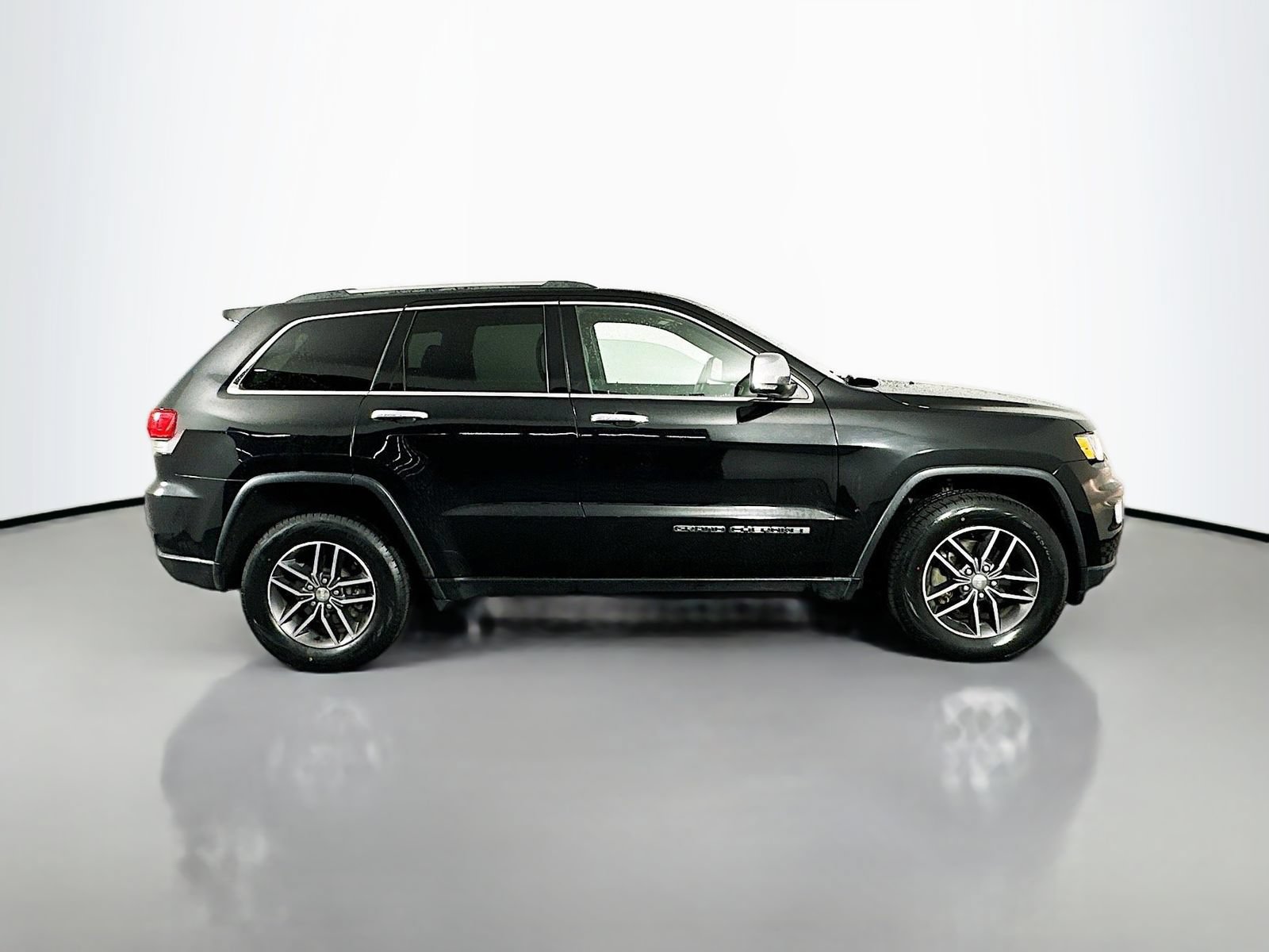 Used 2018 Jeep Grand Cherokee Limited AWD/4WD image 8