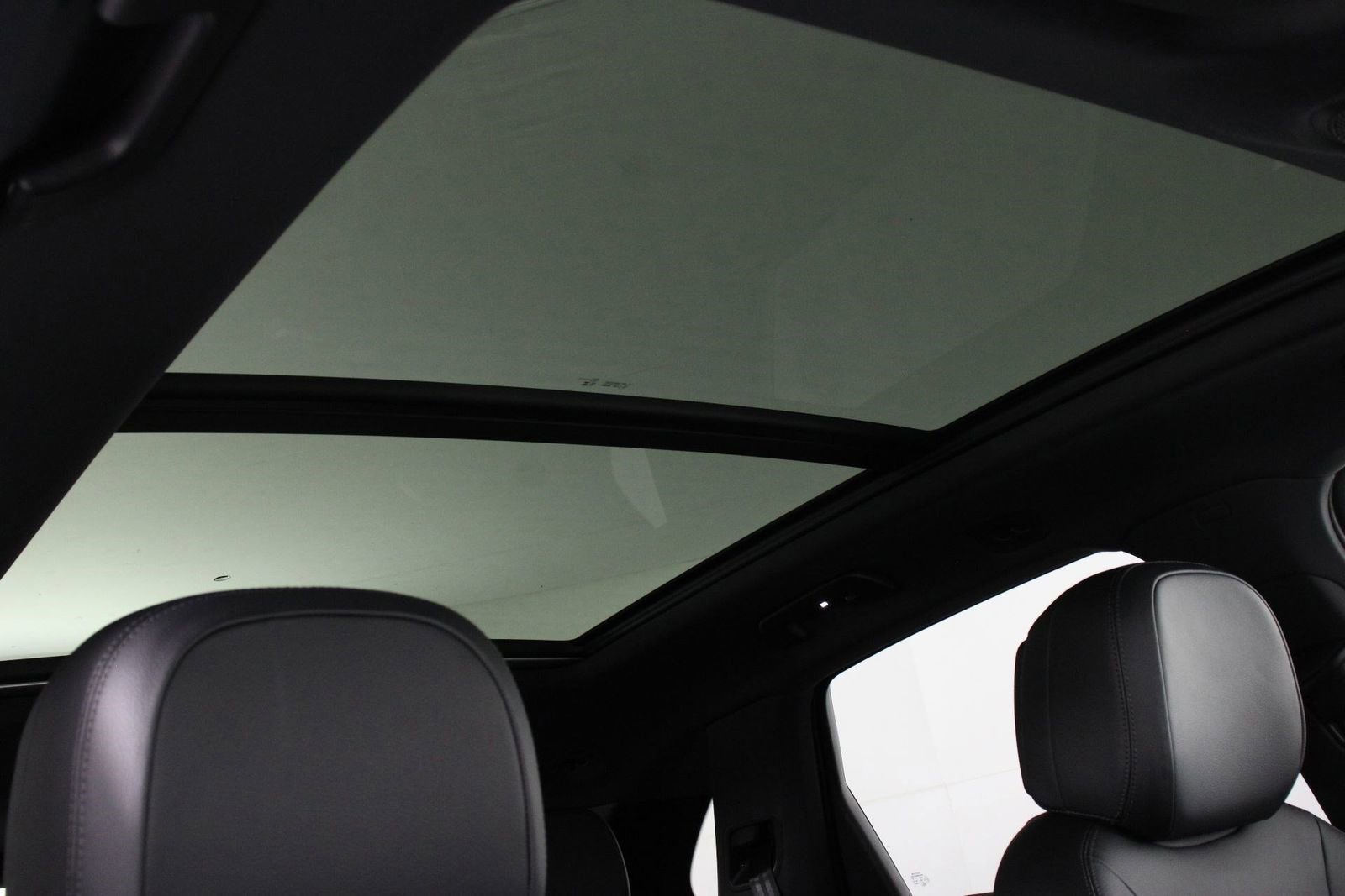 Certified 2025 Porsche Cayenne image 25