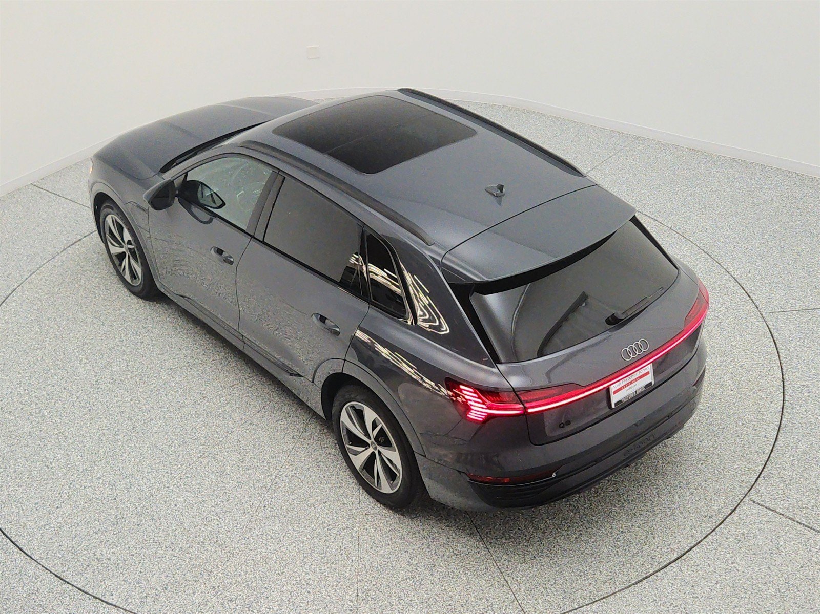 Used 2024 Audi Q8 e-tron Premium AWD/4WD image 28