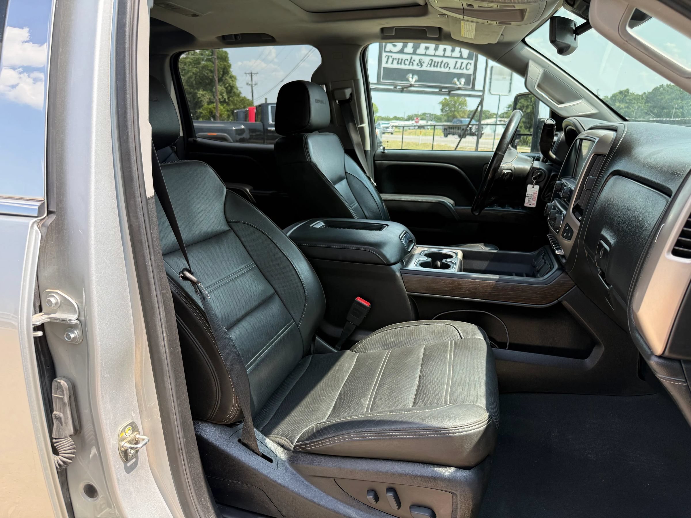 Used 2019 GMC Sierra 3500 Denali w/ Duramax Plus Package AWD/4WD image 14