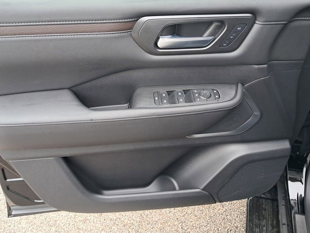 New 2025 Nissan Armada Platinum Reserve image 11