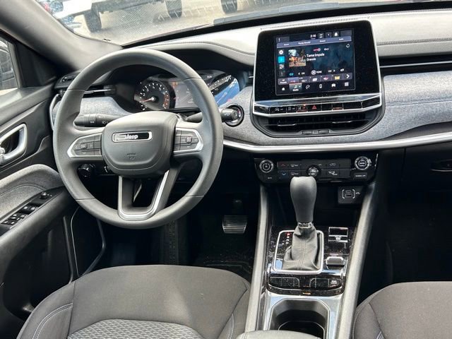 Used 2025 Jeep Compass Sport image 16