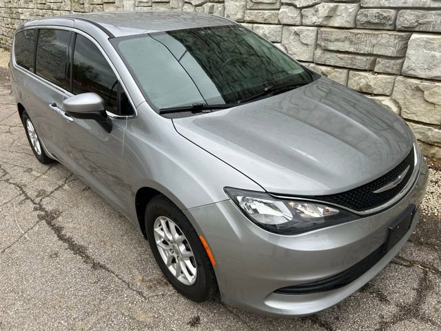 Certified 2017 Chrysler Pacifica Touring FWD image 7