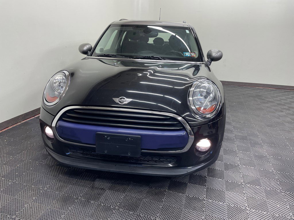 Used 2017 MINI Cooper 4-Door Hardtop image 4