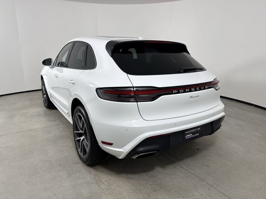 Certified 2025 Porsche Macan image 3