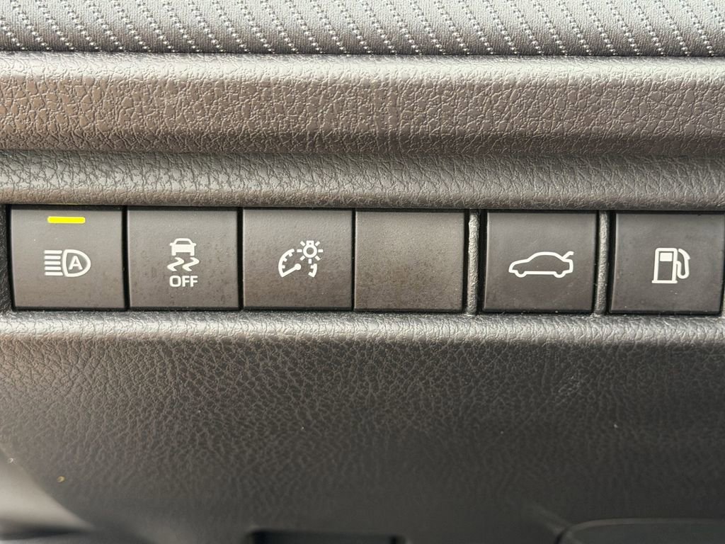 Used 2025 Toyota Camry SE FWD image 25