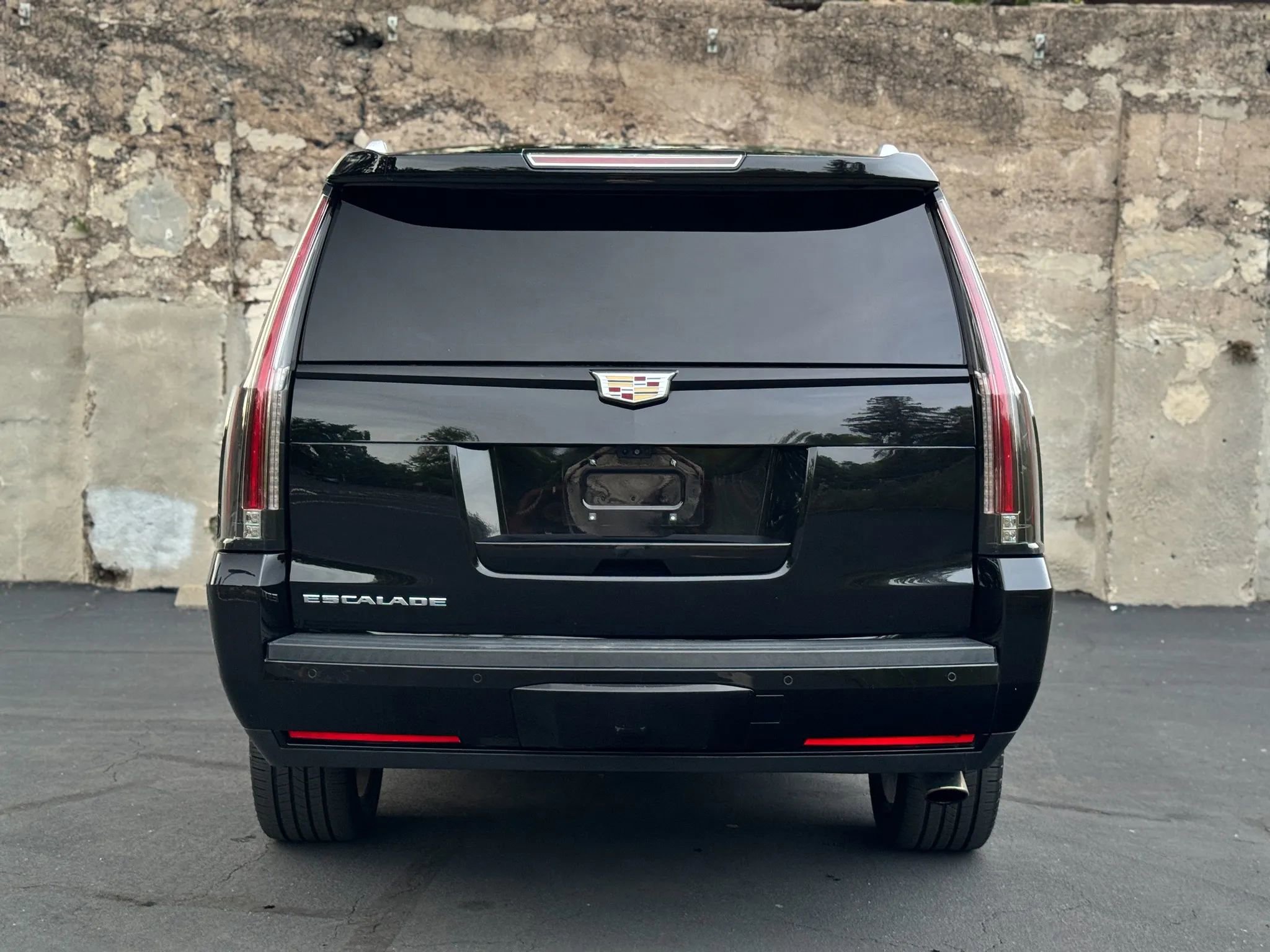 Used 2020 Cadillac Escalade ESV Premium Luxury w/ Escalade Sport Edition AWD/4WD image 9