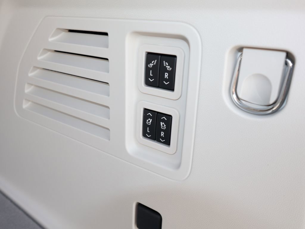 New 2026 GMC Acadia Denali w/ Super Cruise Package image 7