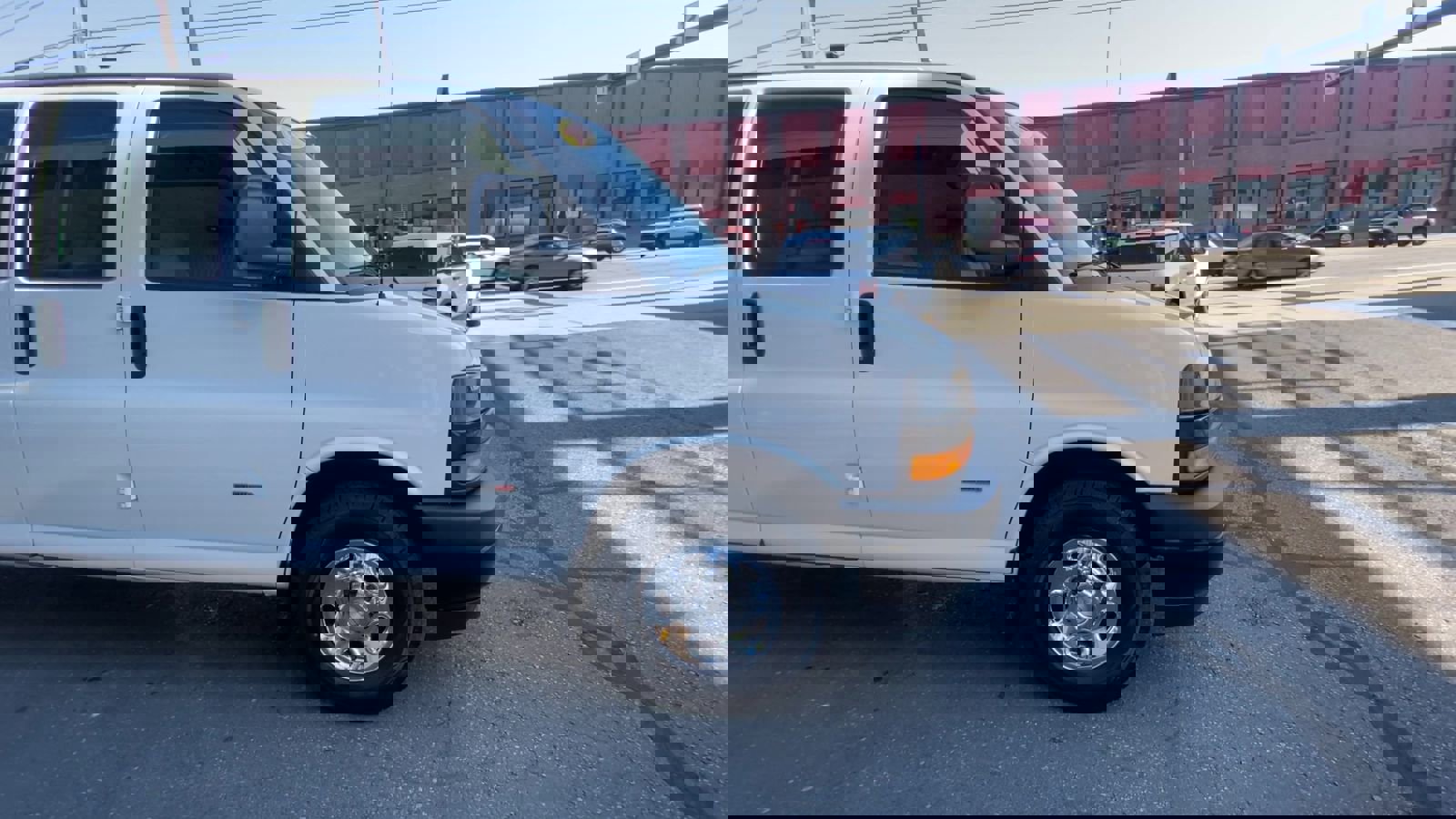 Used 2018 Chevrolet Express 2500 w/ Driver Convenience Package image 28