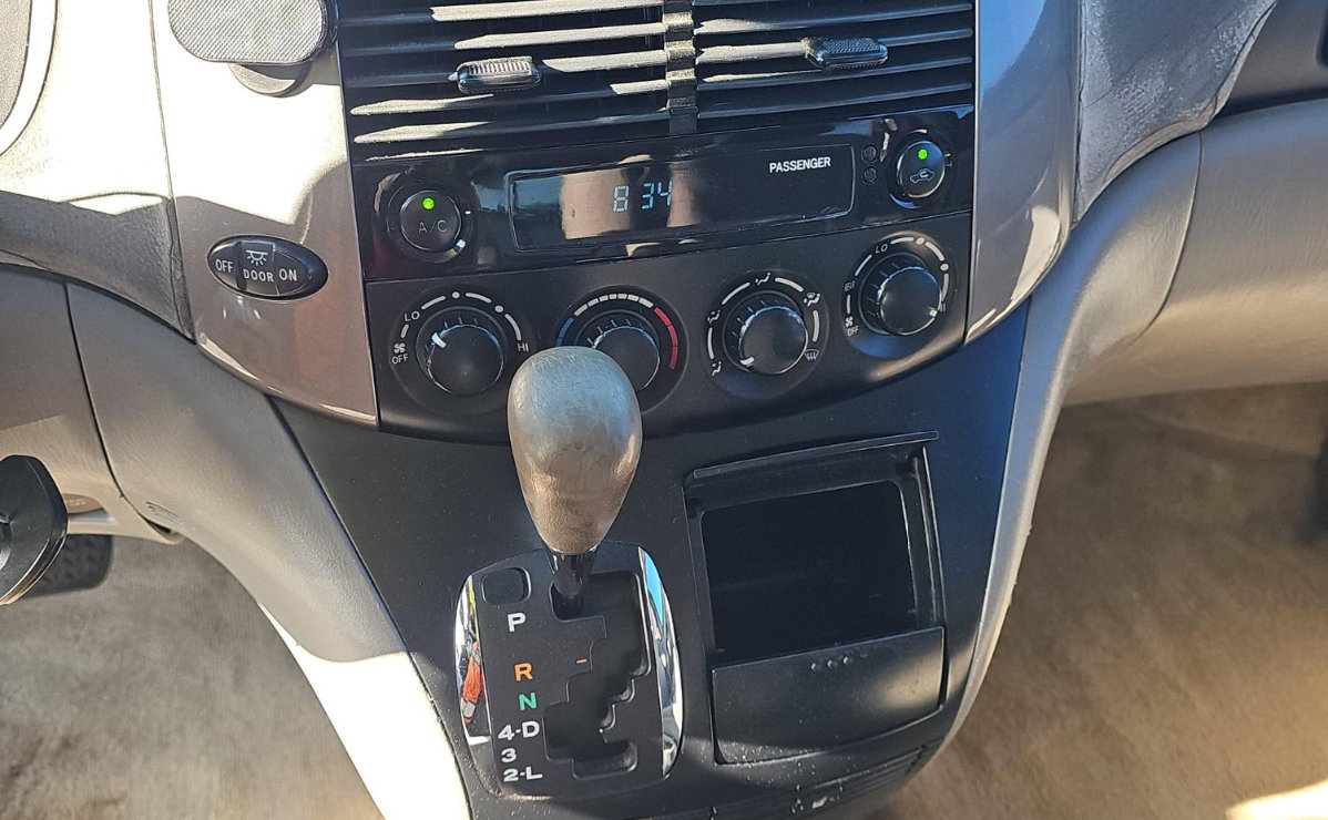 Used 2010 Toyota Sienna CE FWD image 11