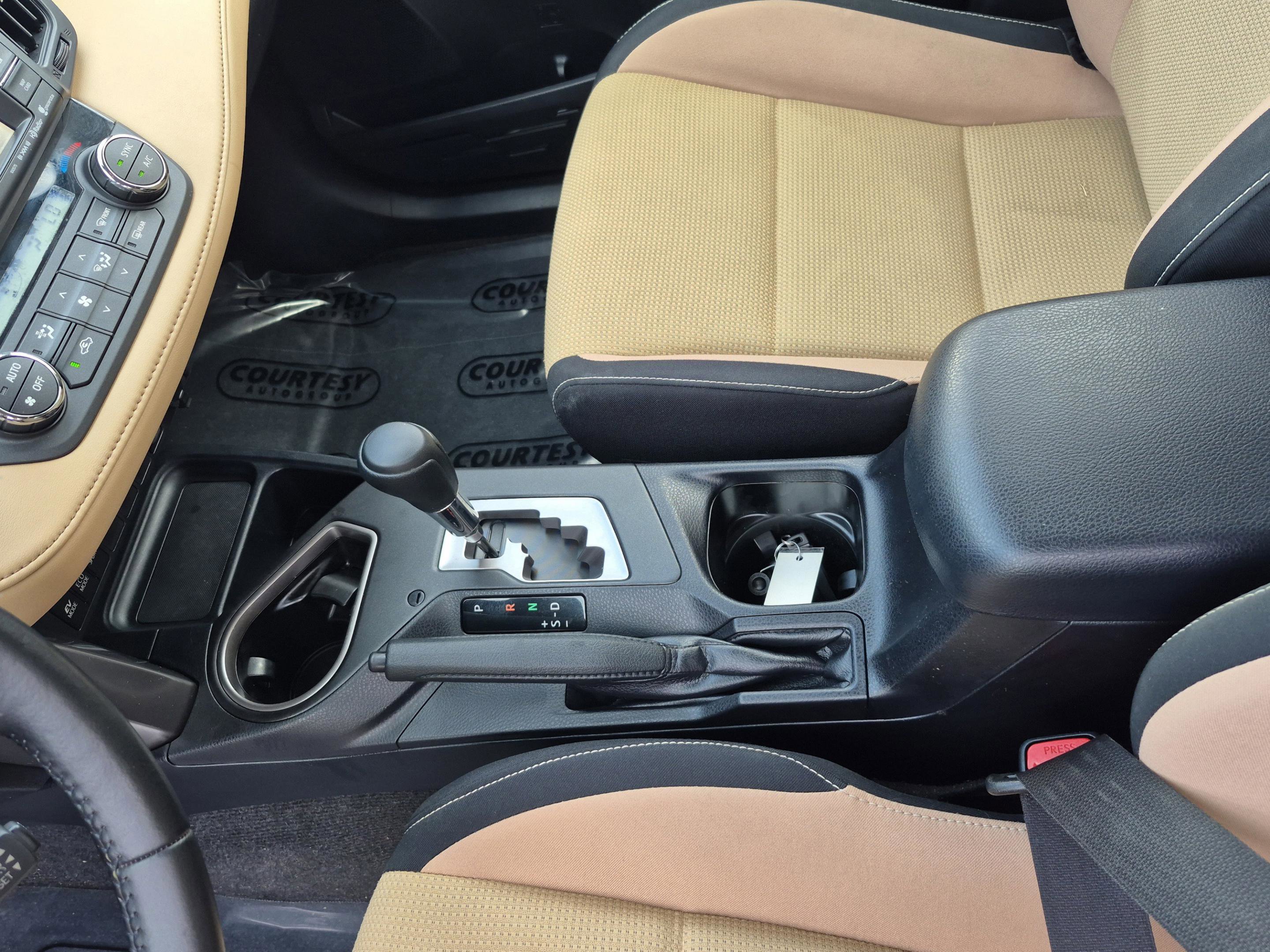 Used 2016 Toyota RAV4 XLE w/ Convenience Package AWD/4WD image 19