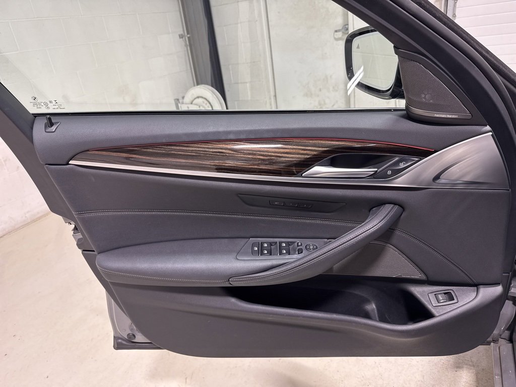 Used 2022 BMW 530i xDrive w/ Premium Package image 13