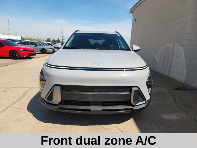 Used 2025 Hyundai Kona SEL image 3