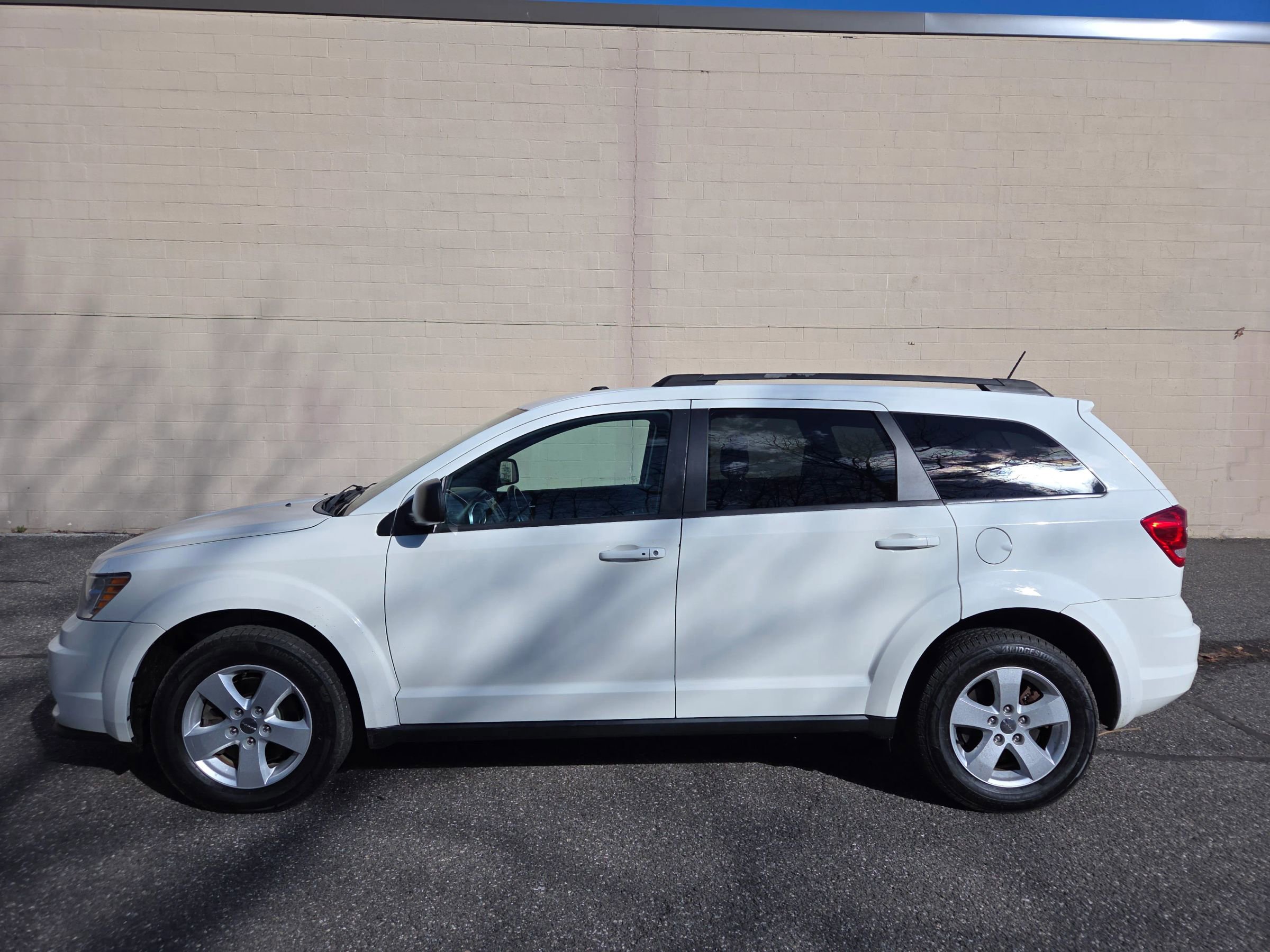 Used 2017 Dodge Journey SE image 2