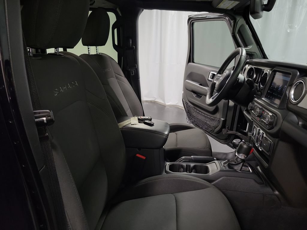Used 2023 Jeep Wrangler Unlimited Sahara AWD/4WD image 32