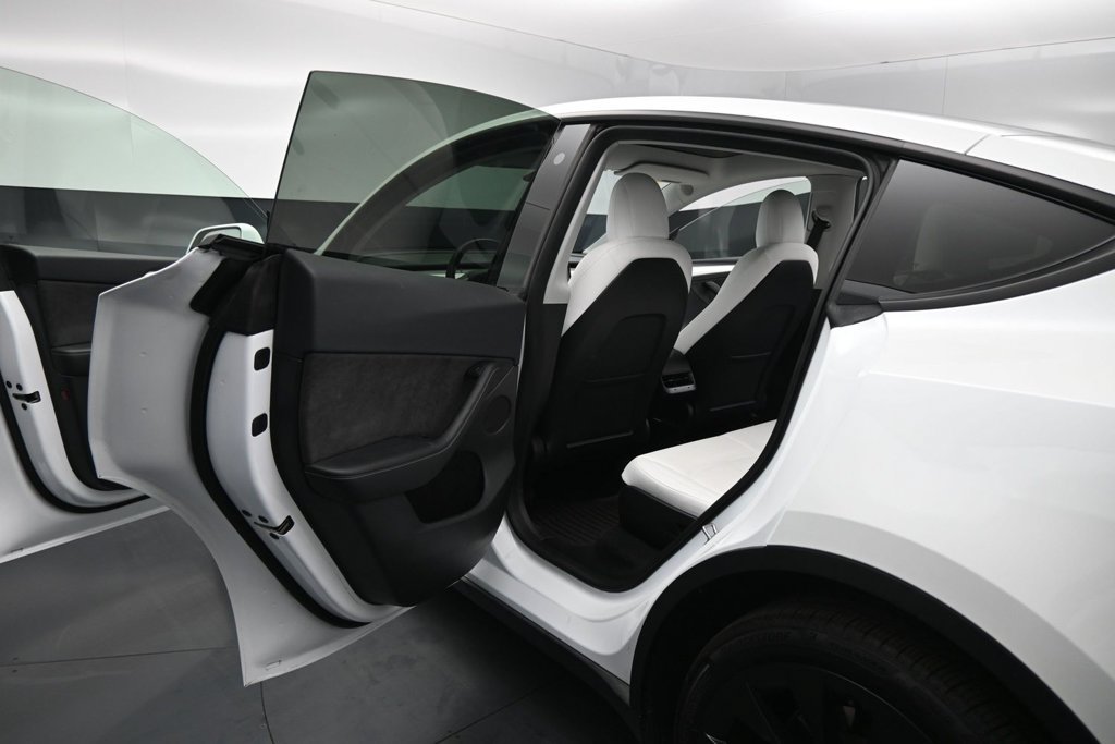Used 2023 Tesla Model Y Long Range AWD/4WD image 13