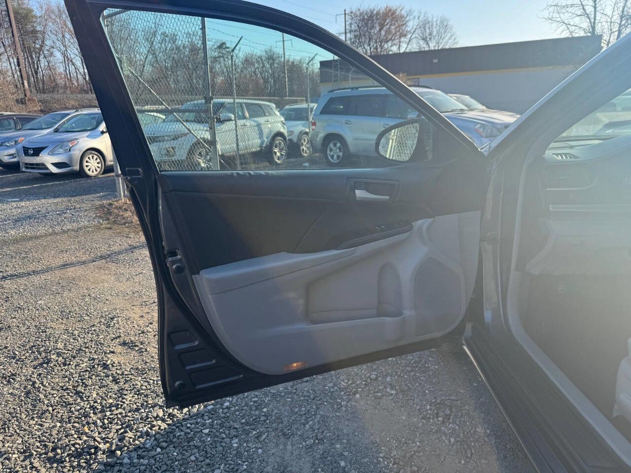 Used 2014 Toyota Camry LE FWD image 24