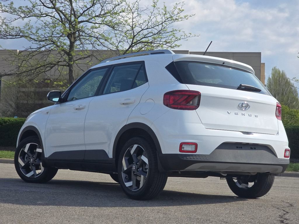 Used 2025 Hyundai Venue SEL FWD image 13