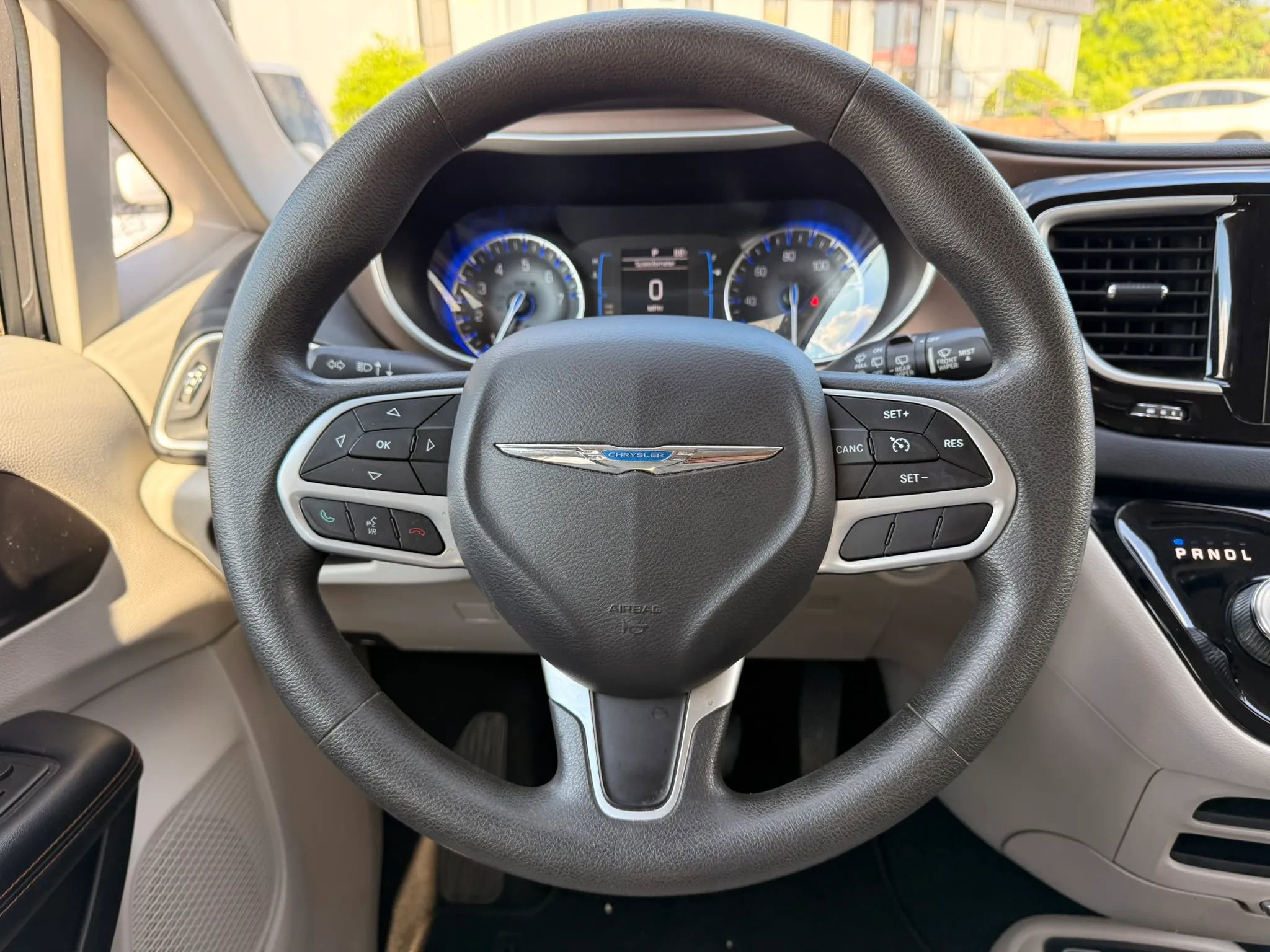 Used 2017 Chrysler Pacifica Touring FWD image 13
