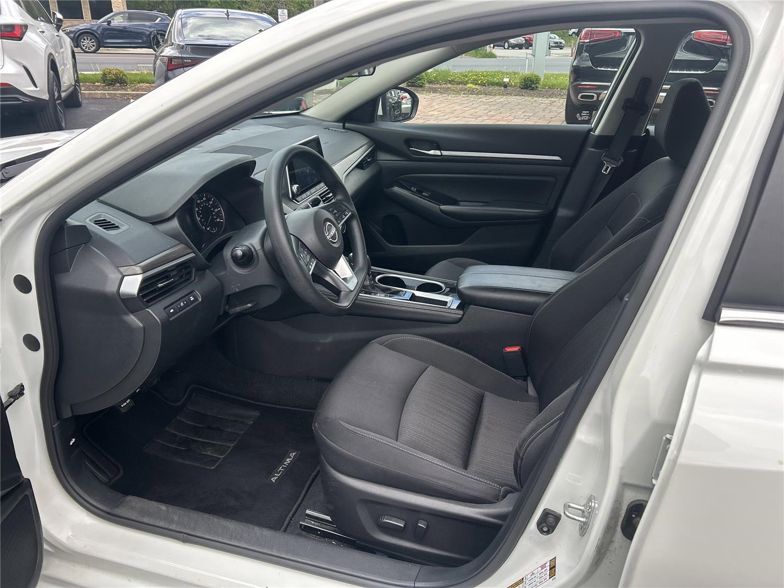 Used 2023 Nissan Altima 2.5 SV image 10