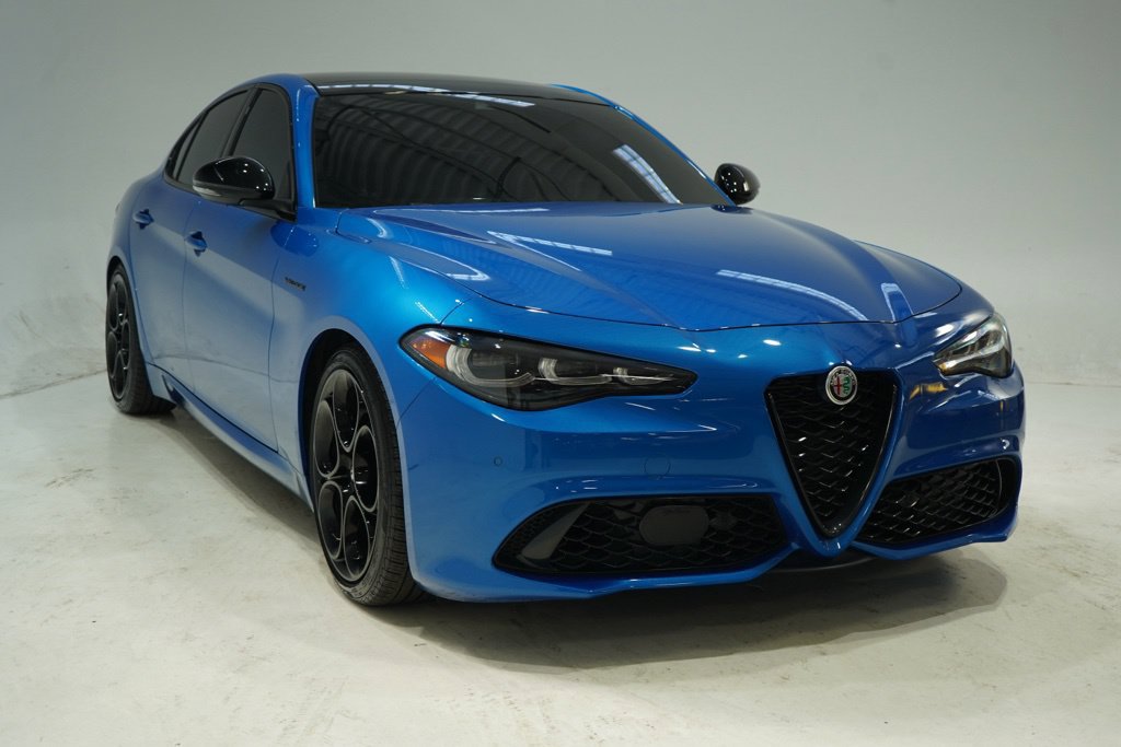 Used 2024 Alfa Romeo Giulia Veloce AWD/4WD image 1