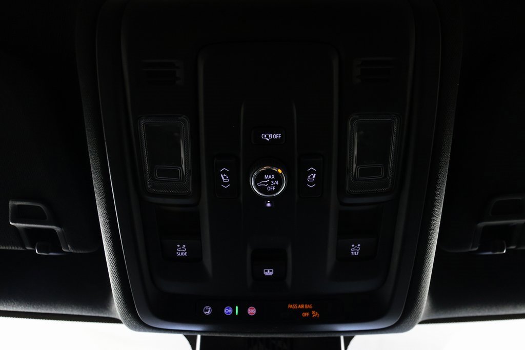 Used 2025 Chevrolet Suburban Z71 w/ Comfort Package image 29