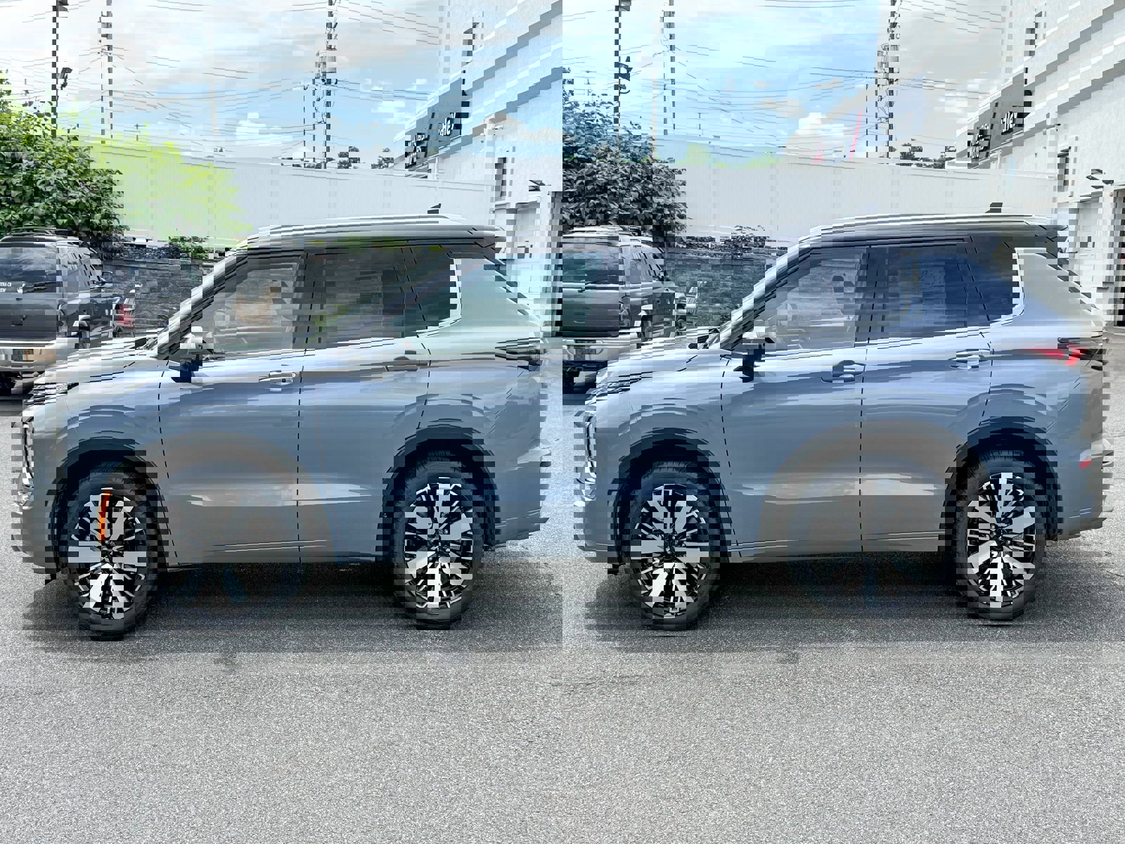 New 2025 Mitsubishi Outlander SEL image 8